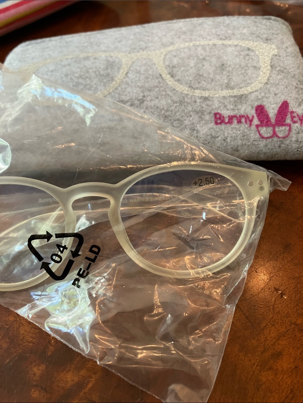 Ladies Frosted Clear Reading Glasses +2.50 Frames can be used in several ways